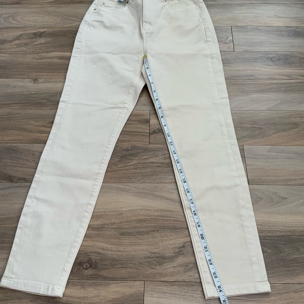 Ann Taylor High Rise Petite Curvy Fit Jeans in Ivory - Picture 7 of 8